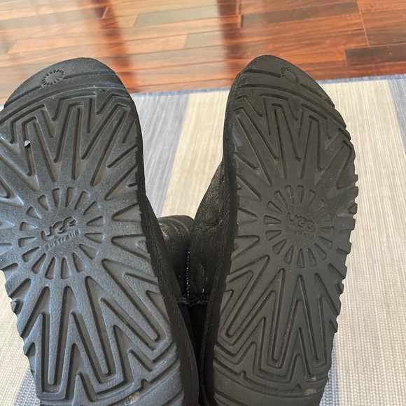 UGG Short Glitter Winter Boots Big Girls size 4 - Picture 3 of 4